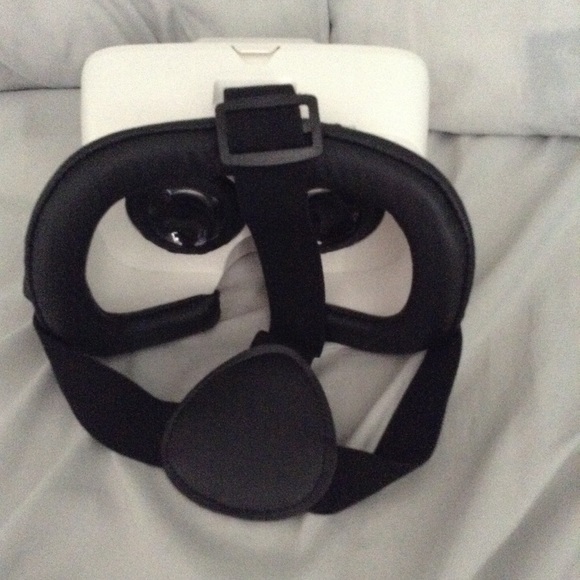 VR headset - Picture 3 of 3